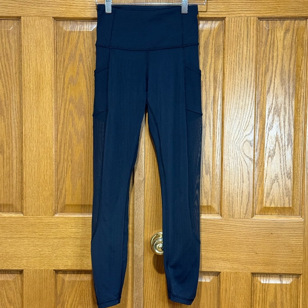 Lululemon Athletica Black Leggings with Mesh Side Accent Sz 4